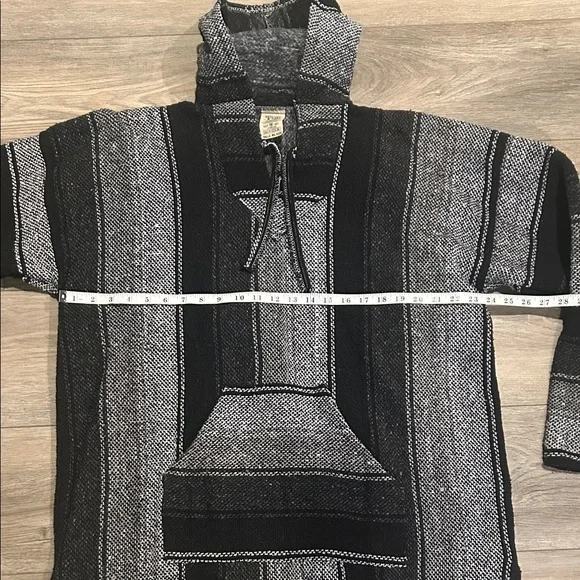 NWOT Artilana Black and Gray Knit Baja Hoodie Size XL - Picture 4 of 7